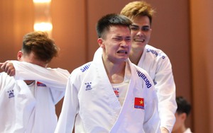 Karate Việt Nam ngược dòng giây cuối như phim hành động, giành vàng SEA Games với kịch bản điên rồ