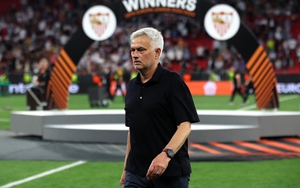 AS Roma mất chức vô địch Europa League, HLV Mourinho chỉ trích trọng tài
