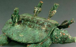 Lão nông câu cá vớt được “rùa lạ”, không ngờ là bảo vật hơn 3.000 năm