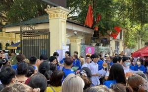 Kết thúc thi vào lớp 10 Hà Nội: Có nước mắt, nụ cười và sự im lặng...