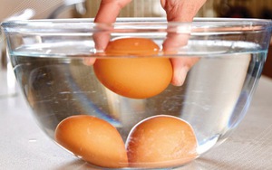 Không nên mua khi trứng xuất hiện những dấu hiệu này