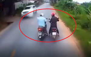 Clip: Tài xế ô tô khách bức xúc vì hai phụ nữ dừng xe "tám chuyện" giữa đường
