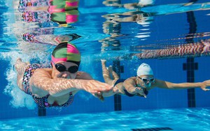 Sở thích bơi lội ngày hè khiến người phụ nữ gặp vấn đề sức khỏe nghiêm trọng