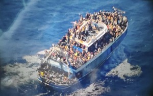 Vụ đắm tàu ​​​​Hy Lạp: Có 100 em nhỏ dưới hầm tàu, hơn 100 người sống sót đều là đàn ông