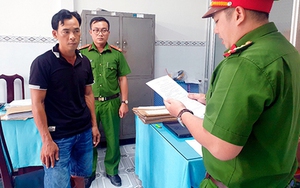 Khởi tố hai cha con tấn công cảnh sát giao thông