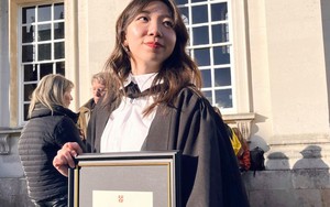 Trước tranh cãi ‘Vì sao tôi không cho con học Ams?’, cựu học sinh đang học Tiến sĩ tại ĐH Cambridge bày tỏ: ‘Đây là ngôi trường lý tưởng!’
