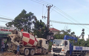 Xe bồn nổ lốp tông gãy trụ trạm biến áp, nhiều hộ dân ở Huế bị mất điện