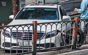 Đằng sau những bức ảnh TNGT: Mercedes-Benz gãy càng chữ A giữa phố đông