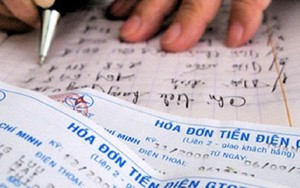 Đi làm cả ngày đến tối mới về, người phụ nữ giật mình khi nhìn thấy con số trên hóa đơn tiền điện