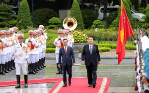 Bắn 21 phát đại bác chào đón Tổng thống Hàn Quốc Yoon Suk-yeol thăm Việt Nam