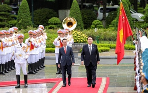 Bắn 21 phát đại bác chào đón Tổng thống Hàn Quốc Yoon Suk-yeol thăm Việt Nam