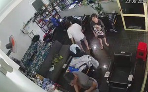 CLIP: Người đàn ông đi xe con đút túi nhầm điện thoại của nhân viên cắt tóc
