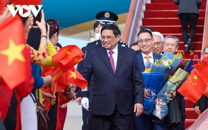 Thủ tướng tới Bắc Kinh, bắt đầu thăm chính thức Trung Quốc và dự Hội nghị WEF