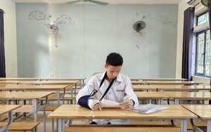 Bị gãy tay bó bột, nam sinh phải nhờ người viết hộ bài thi
