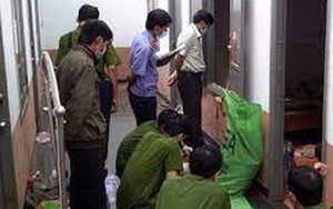 Sau tiếng thét lớn, nhân viên nhà nghỉ thấy đôi nam nữ nằm bất động cạnh con dao