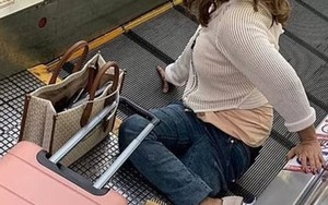 Nữ du khách bị cụt chân do mắc kẹt ở băng chuyền đi bộ tại sân bay