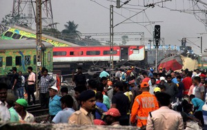 Toàn cảnh thảm họa đường sắt Ấn Độ: Cú bẻ lái tạo bi kịch tồi tệ nhất 20 năm