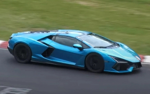 Video siêu phẩm Lamborghini Revuelto hơn 1.000 mã lực "gào thét" trên đường đua