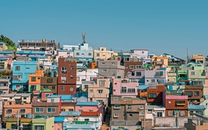 Có gì đặc biệt ở ngôi làng sắc màu được mệnh danh là "Santorini của Hàn Quốc"