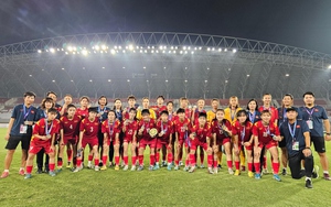 Thầy trò HLV Akira nói gì sau khi U19 nữ Việt Nam thua Thái Lan ở chung kết