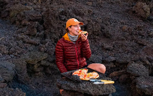 Video độc đáo nướng bánh pizza tại núi lửa đang hoạt động