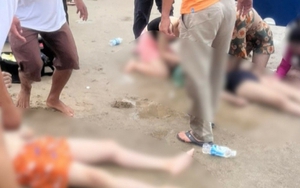 Bình Thuận: Tắm biển khi sóng lớn, 7 du khách suýt bị chết đuối