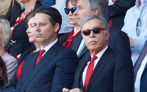 Khi ông chủ “ẩn mình” của Arsenal đã lộ diện