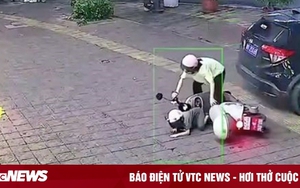 Bà mẹ đoảng khiến người đi đường khiếp sợ khi liên tục đẩy con vào tình huống nguy hiểm