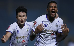 Ngoại binh lập hattrick vào lưới Đặng Văn Lâm, CLB Hà Nội "phả hơi nóng" lên CLB CAHN trong cuộc đua vô địch