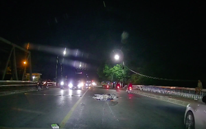Dựng xe giữa đường nhặt đồ, thanh niên khiến tài xế ô tô gặp họa sau vài giây