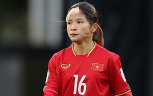 Nhìn cầu thủ nữ Việt Nam khâu 8 mũi, băng đầu thi đấu, ngôi sao phim truyền hình nghẹn ngào nói lời cảm phục