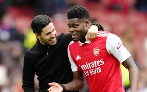 Arteta: “Partey có thể đá cặp với Rice”