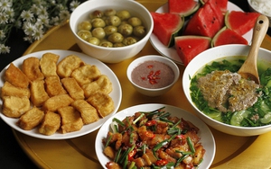 Người Việt có 2 thói quen khi ăn cơm dễ gây thừa muối, tăng nguy cơ suy tim, suy thận