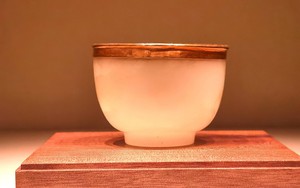 Tìm thấy cổ vật khảm vàng hơn 1.400 năm trong mộ cổ niêm phong 4 chữ khiến ai cũng rùng mình