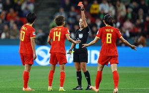 Sớm dính thẻ đỏ, tuyển Trung Quốc vẫn giành chiến thắng nghẹt thở ở World Cup
