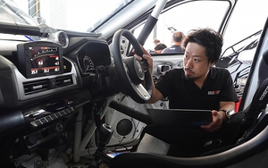 Mitsubishi Triton 2024 lần đầu lộ nội thất ngoài đời thực qua bản đua: Khác hẳn đời cũ, vài điểm giống Xpander