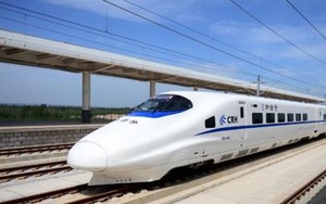 Dân mạng giận dữ với ông lão cậy già cướp ghế người khác trên tàu cao tốc