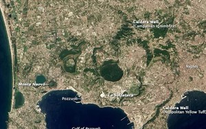 "Siêu núi lửa' đang thức tỉnh của Ý nếu lại phun trào sẽ gây thảm họa tuyệt chủng?