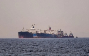 Hải quân Mỹ ngăn Iran bắt giữ hai tàu chở dầu ở Vịnh Oman