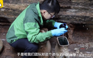 Chuyên gia tìm thấy chất lỏng lạ 3.000 năm tuổi trong mộ cổ