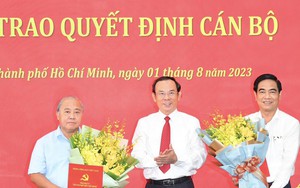 Thành ủy TPHCM trao quyết định cán bộ