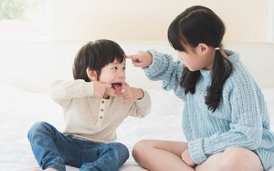 Con sẽ tổn thương như thế nào nếu cha mẹ thiên vị, đừng để trẻ bị ''ra rìa''