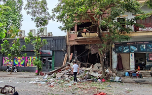 Clip cận cảnh hiện trường vụ nổ khí ga ở phố Yên Phụ, 4 người bị thương
