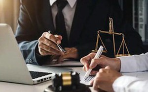 Cứu bà lão bị tai nạn, 3 năm sau, người đàn ông bị luật sư tìm đến tận nhà vì lý do này