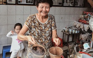 Có gì trong quán cafe vợt 73 năm nổi tiếng nhất Sài Gòn, khách kìn kìn tới xếp hàng mỗi sáng?