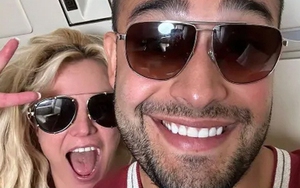 Chồng cũ tố cáo Britney Spears có niềm đam mê với dao, để dao khắp nhà