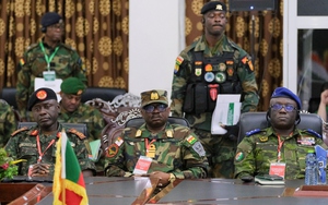 Burkina Faso cam kết chiến đấu cùng Niger, phái đoàn ECOWAS đến Niamey