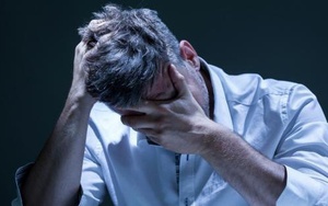 Bác sĩ nói về tâm lý bất ổn ở nam giới: Vấn đề nghiêm trọng nhưng thường bị né tránh