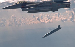 Tạp chí Forbes: Ukraine muốn Mỹ chuyển giao tên lửa hành trình JASSM để sử dụng cho tiêm kích F-16