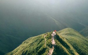 Săn mây trên 2 đoạn ''sống lưng khủng long'' hùng vĩ, thách thức dân mê xê dịch